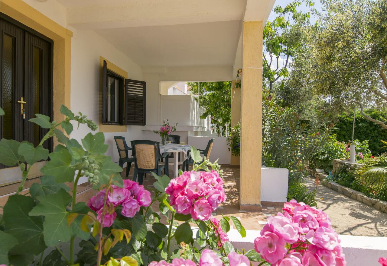 Apartments Sanja Povljana Luaran gambar